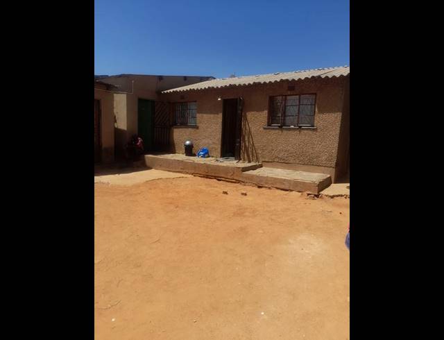 4 BEDROOM HOUSE FOR SALE IN TEMBISA EXT 11